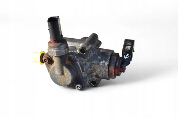 Polttoainepumppu VW GOLF V AUDI A3 8P A4 B7 SEAT LEON II 2.0 TFSI 06F127025B image 4