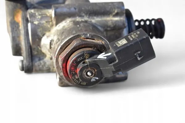 Polttoainepumppu VW GOLF V AUDI A3 8P A4 B7 SEAT LEON II 2.0 TFSI 06F127025B image 6