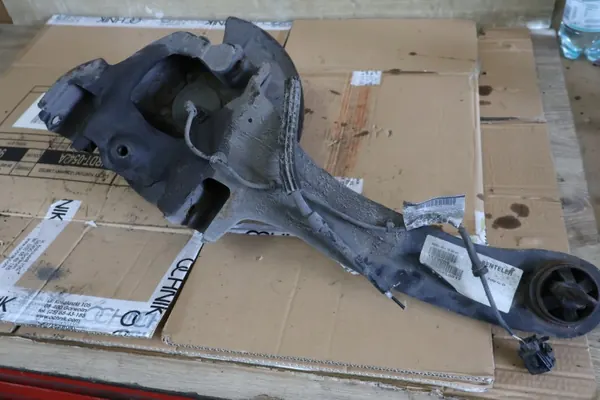 Volvo V50 achterste draagarm links OEM wahacz lewy tył volvo v50 image 4