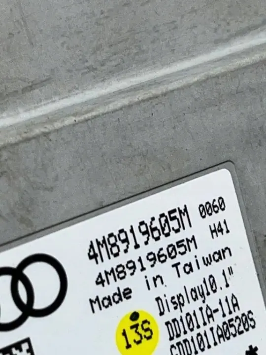 Audi Q8 Navigatiescherm OEM 4M8919605M Gebruikt image 3
