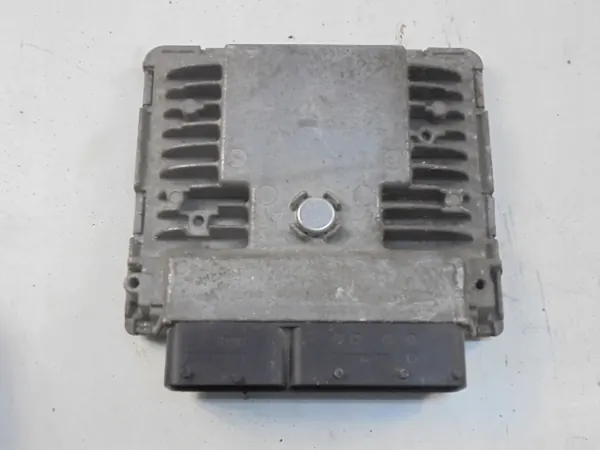 Controlador Motor Skoda OE 03F906070HA - Usado image 2