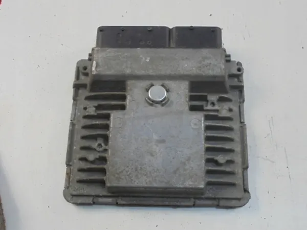 Controlador Motor Skoda OE 03F906070HA - Usado image 5