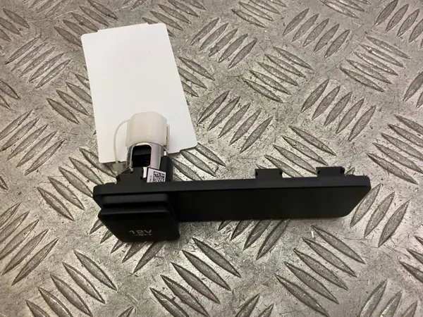 Land Rover Evoque II 12V framuttag OEM JX6315K040CA image 4