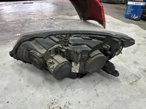 Farol Direito Skoda Fabia III 6V1941016C image 2