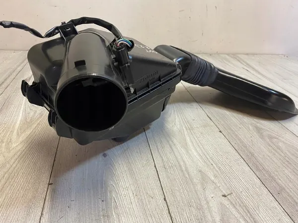 Mitsubishi Outlander III 2.2 Ilmansuodattimen Kotelo 197400-5200 image 2