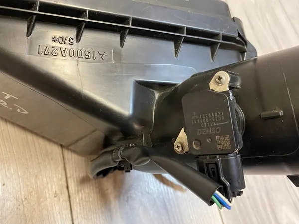 Mitsubishi Outlander III 2.2 Ilmansuodattimen Kotelo 197400-5200 image 4