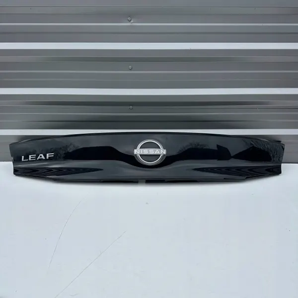 Nissan Leaf II Bagageluckstrim OEM 908105SH0A image 2