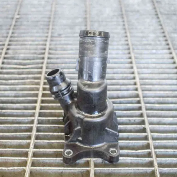 Carcasa de termostato Volvo 2.0 D D3 D4 D5 T4 T5 T6 T8 image 2