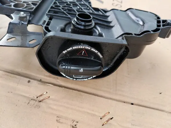 Oljefylltapp OEM 152577731R för Nissan Navara D23 image 5