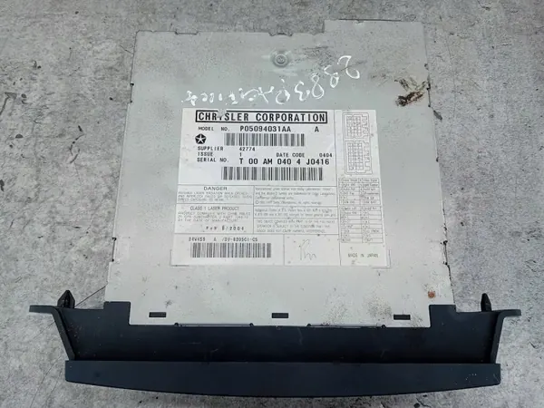 Changer CD d'occasion OEM P05094031AA pour Chrysler Pacifica image 4