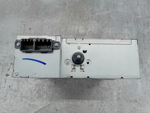 Changer CD d'occasion OEM P05094031AA pour Chrysler Pacifica image 6