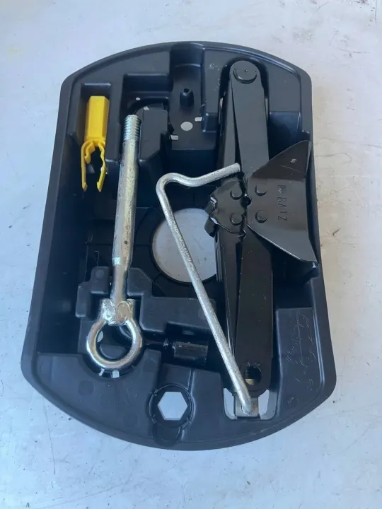 Insertion Roue Secours Cric Crochet Clé OEM 9805820580 image 2
