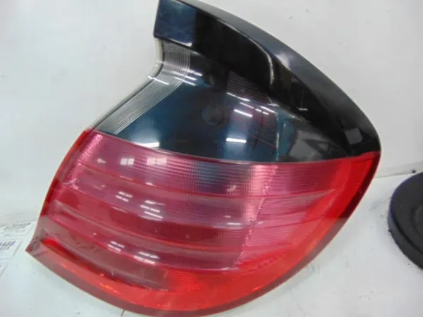 MERCEDES C-KLASA C180 COUPE 2001 LUZ TRASERA DERECHA A 203 820 06 64 image 2