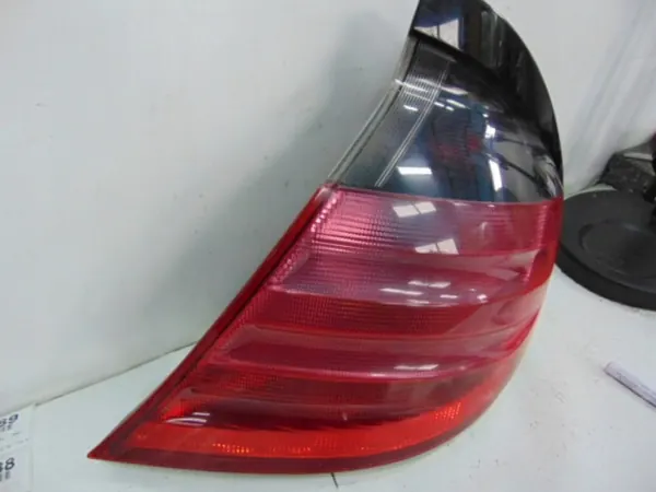 MERCEDES C-KLASA C180 COUPE 2001 LUZ TRASERA DERECHA A 203 820 06 64 image 3