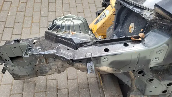MERCEDES EQE 350+ Longeron Quart Gauche Avant OEM image 7