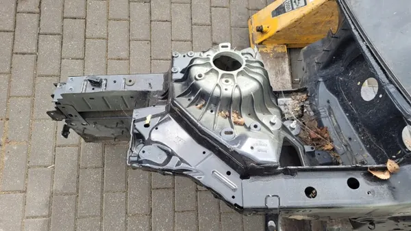 MERCEDES EQE 350+ Longeron Quart Gauche Avant OEM image 8