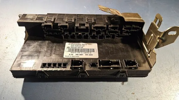 Sulake- ja relemoduuli MERCEDES W203 C-luokka 2.0 5DK00797420 image 3