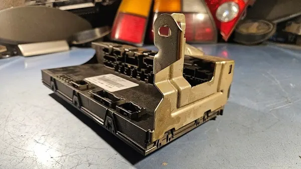 Sulake- ja relemoduuli MERCEDES W203 C-luokka 2.0 5DK00797420 image 6