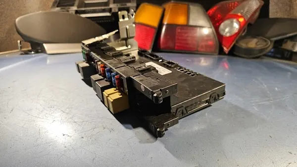 Sulake- ja relemoduuli MERCEDES W203 C-luokka 2.0 5DK00797420 image 7