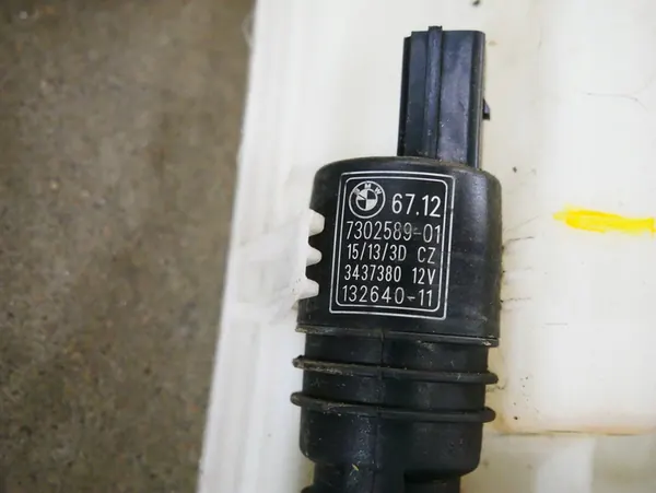 BMW F34 F30 F22 F20 F21 Pesunesteen säiliö 7241679 image 6