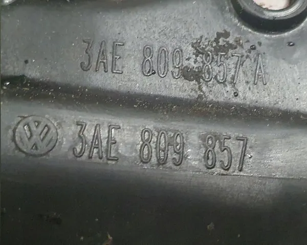 Bränsletanklock höger Volkswagen Passat B7 OE 3AE809857 image 4