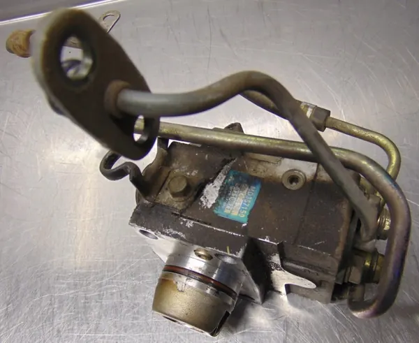 Bomba de combustible Mitsubishi OEM MD367150/E3T10371 image 2