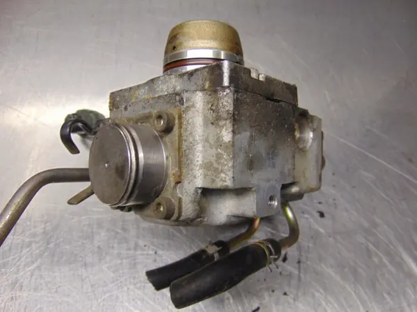 Bomba de combustible Mitsubishi OEM MD367150/E3T10371 image 3
