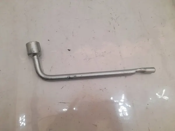 Clé de roue Mitsubishi OEM 5085A148 - Occasion image 7