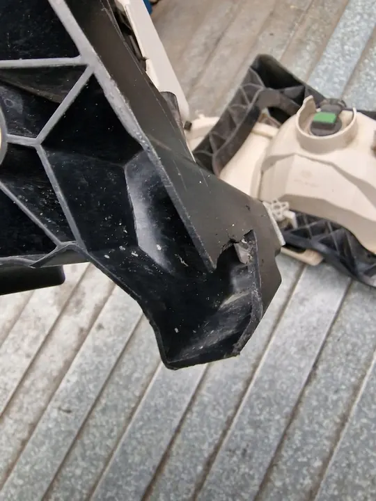 Lâmpada Halógena Frontal Direita DAF XF 106 Euro 6 image 4