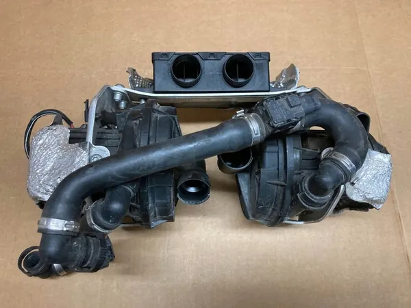 Sekundärluftpump Audi A8 D4 W12 6.3 FSI 079906601E image 2