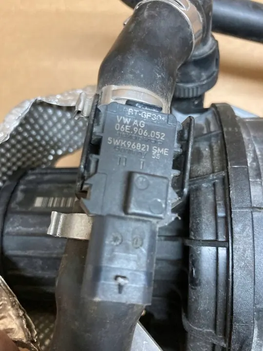 Sekundärluftpump Audi A8 D4 W12 6.3 FSI 079906601E image 8