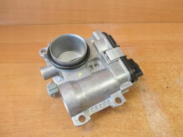 Corps de papillon OEM 8200166870 pour Renault Clio II image 2