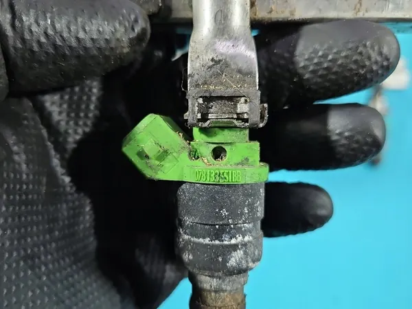 Rampa carburante Audi A6 C5 2.4 V6 1997-2001 image 6