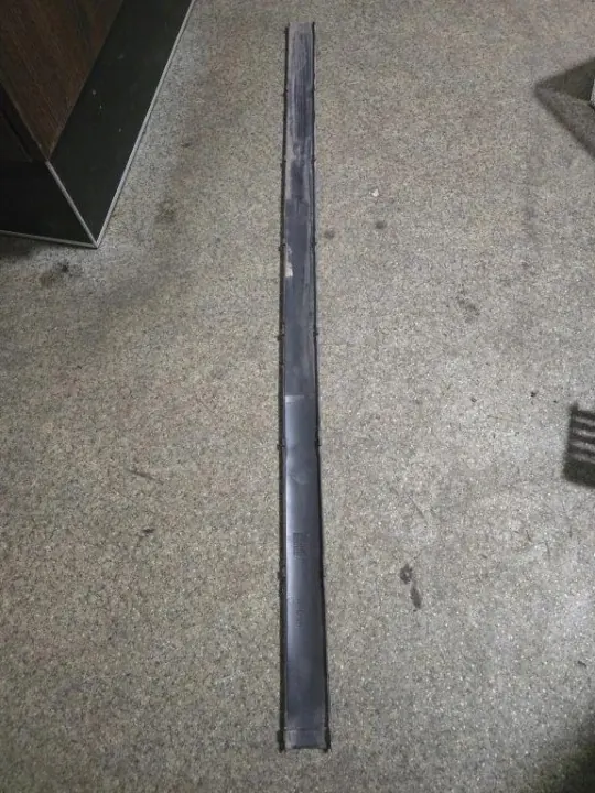 OEM 51121960725 Linker achterbumperstrip BMW 3 Cabrio image 3