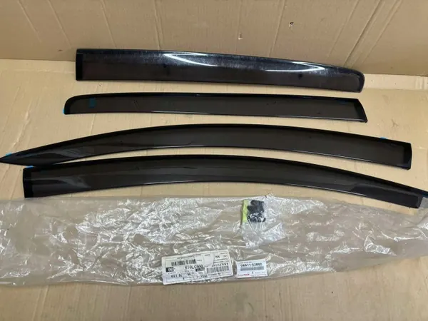 Junta de parabrisas Toyota Yaris Hybrid OEM 08611-52860 image 3