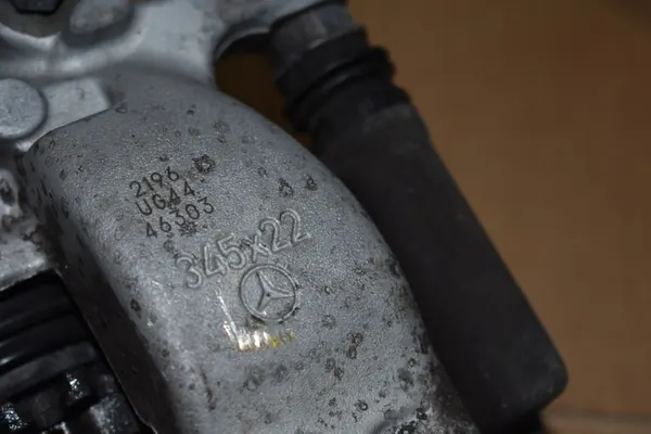 Takana vasen jarrusatula Mercedes W167 X167 image 2