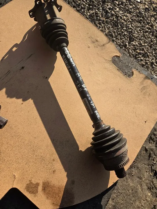 Audi A4 B7 Arbre de Transmission Avant Gauche 2.0 TDI OEM 8E0407271AT image 1