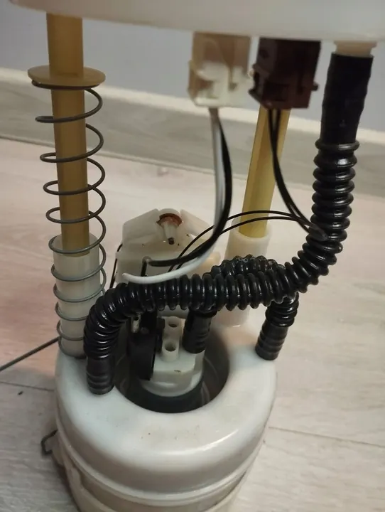 Nissan Qashqai J10 2.0 Conjunto de Bomba de Combustível OEM 17040JD01D image 2