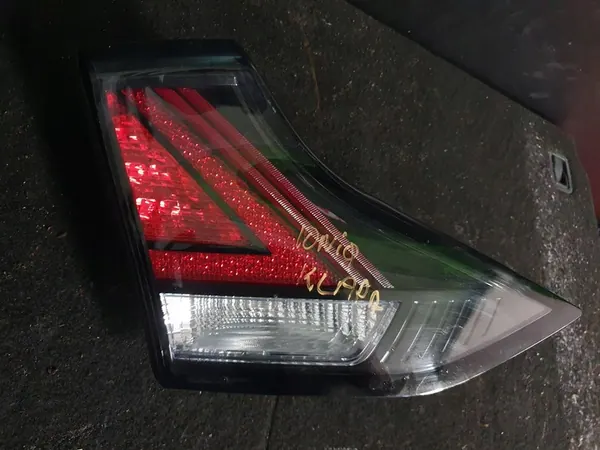 Hyundai Ioniq 2019- Luz Trasera Izquierda en Puerta image 2