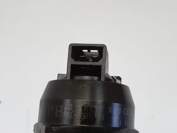 Inyector Skoda Fabia I 1.4 TDI OEM 045130073T image 7