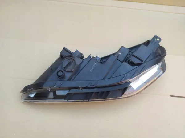 Rechte Front LED DRL Leuchte OEM 92208S1000 - Hyundai image 9