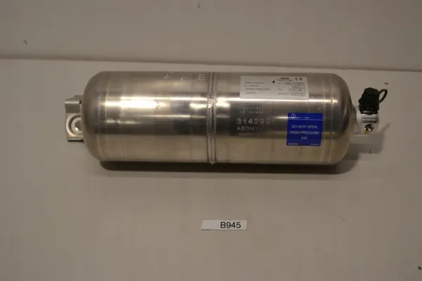 Volvo XC60 II luchtveringtank OEM 31429963 image 2