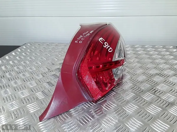 Luz trasera derecha Peugeot 208 I 1.4 image 2