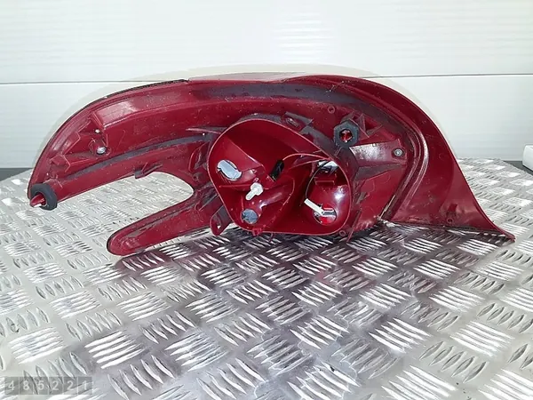 Luz trasera derecha Peugeot 208 I 1.4 image 3