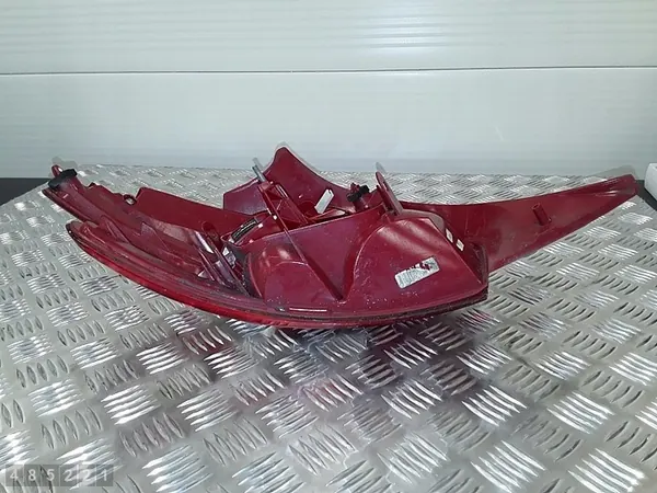 Luz trasera derecha Peugeot 208 I 1.4 image 4