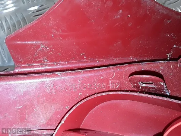 Luz trasera derecha Peugeot 208 I 1.4 image 5