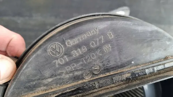 VW T4 Sisäilmansuodinkotelo OEM 701819077B Käytetty image 5