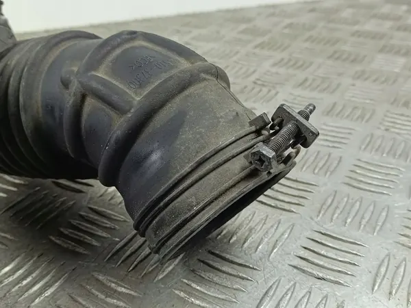 SsangYong Korando Luftansaugung 2351037300 image 2