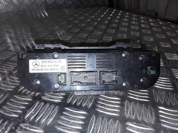Mercedes ilmastointimoduuli OEM 2048305790 - Käytetty image 3