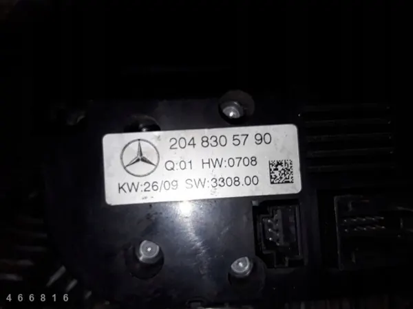 Mercedes ilmastointimoduuli OEM 2048305790 - Käytetty image 4